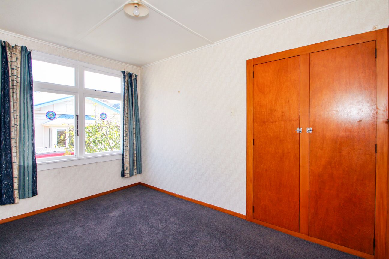 UPSTAIRS UNIT WITH VIEWS - Bild 6