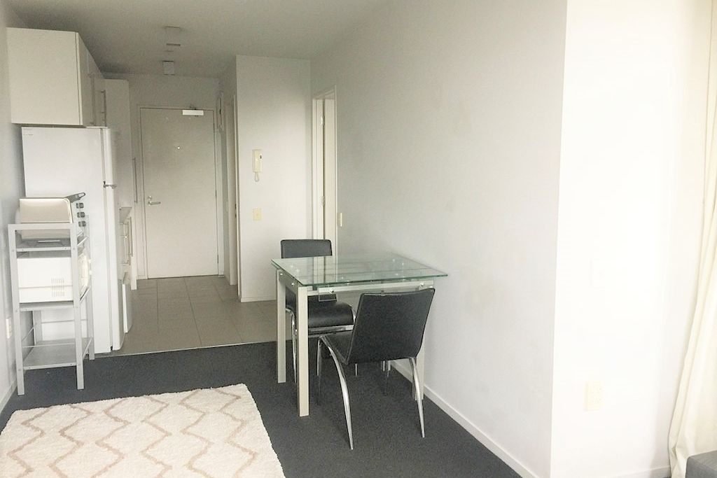Centrally located Furnished 1 bedroom apartment - Vista 5