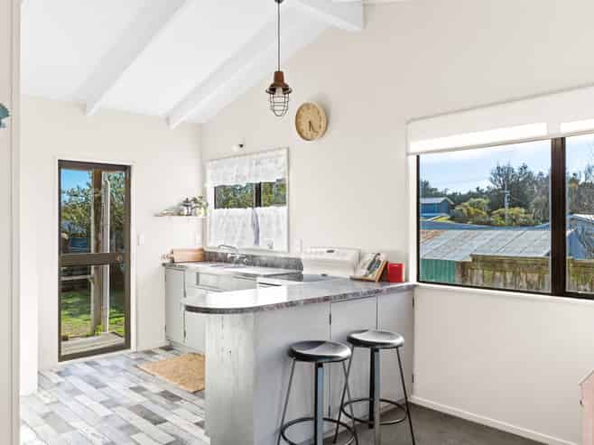 4 Forest Road, WAITARERE BEACH