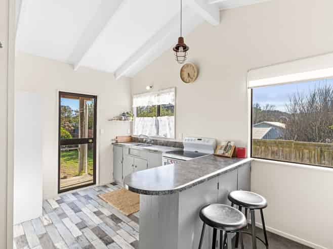 4 Forest Road, WAITARERE BEACH