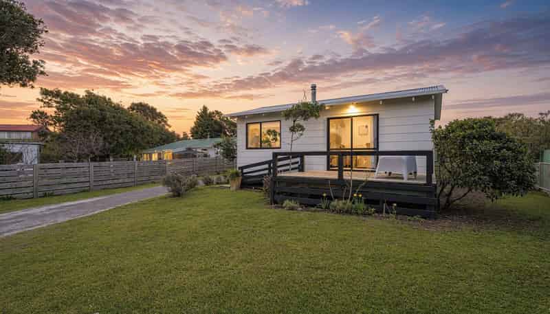 4 Forest Road, WAITARERE BEACH