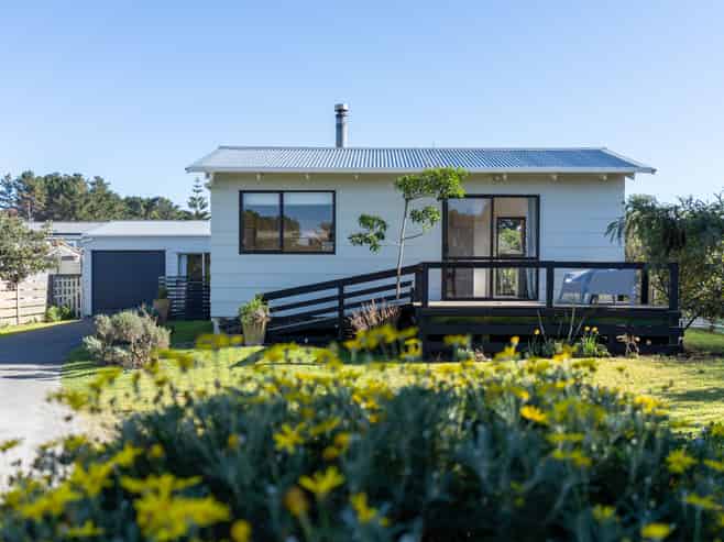 4 Forest Road, WAITARERE BEACH
