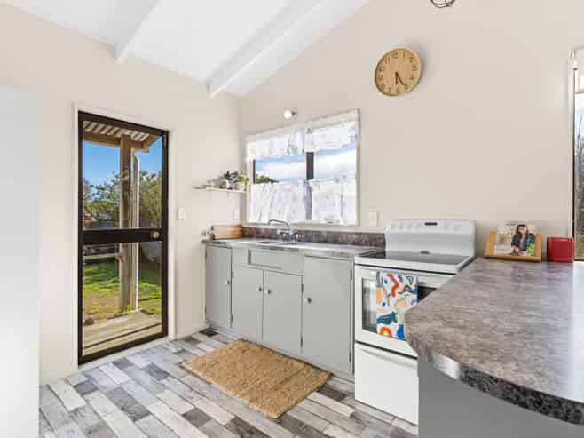 4 Forest Road, WAITARERE BEACH