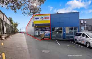 NORTH SHORE RETAIL ON BUSY MAIN ROAD
