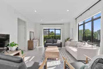 25 Couldrey Crescent, Red Beach