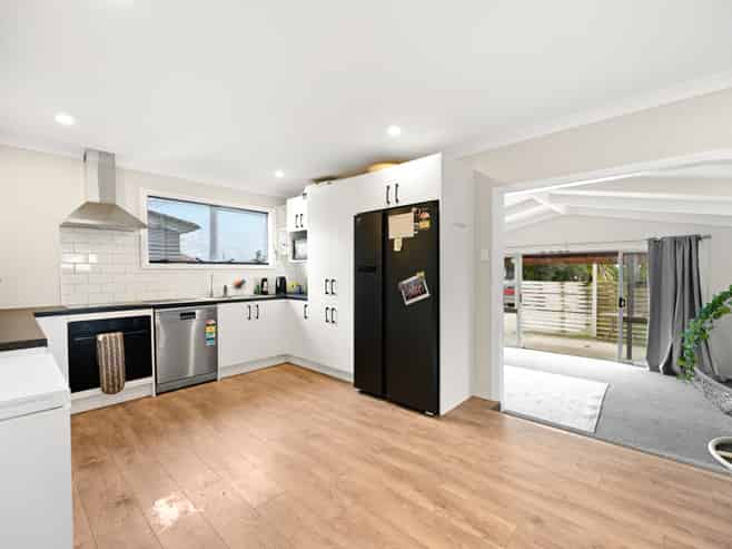 28 Pine Avenue, Bader