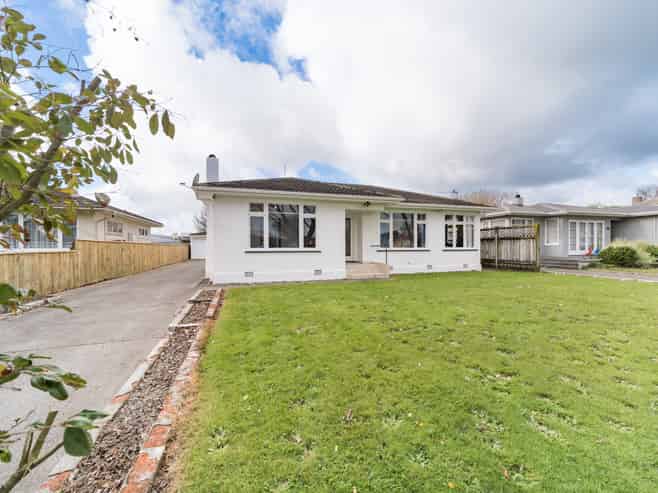 64 Keeling Street, West End