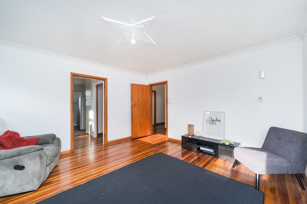 Plenty of Potential - Double Garage Plus Sleepout - Widok 4