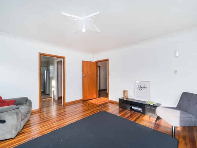 64 Keeling Street, West End