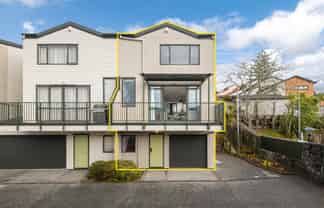 2/8 Flynn Street, Birkdale