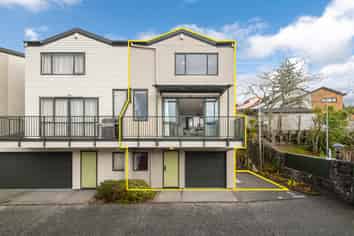 2/8 Flynn Street, Birkdale