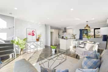 2/8 Flynn Street, Birkdale