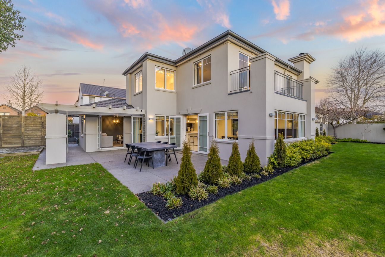 A Premium Address, An Exceptional Opportunity! - Vista 2