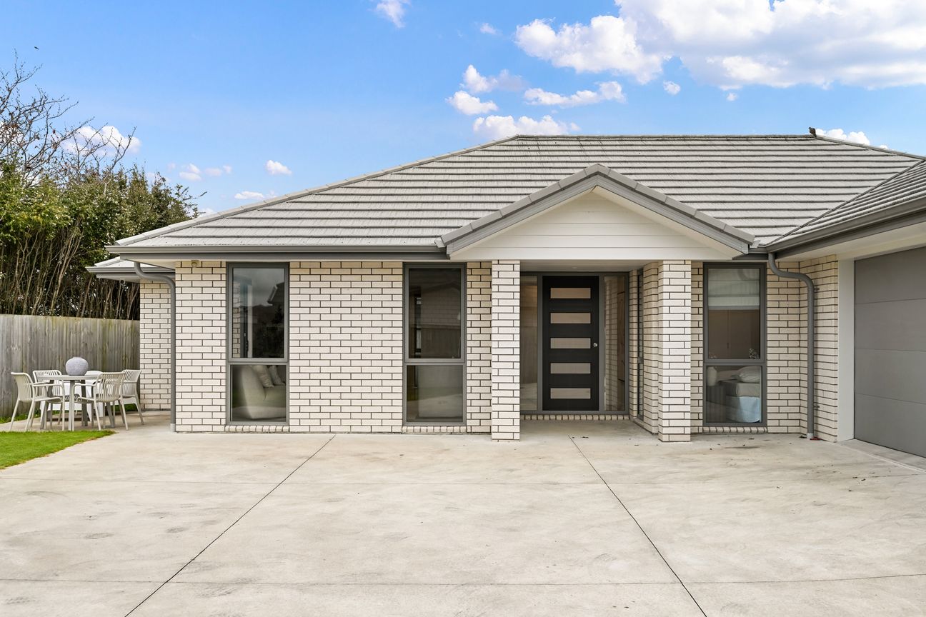 Meticulously Presented 2020 Brick Residence - Bild 2