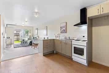 1/242 Great North Road, Henderson