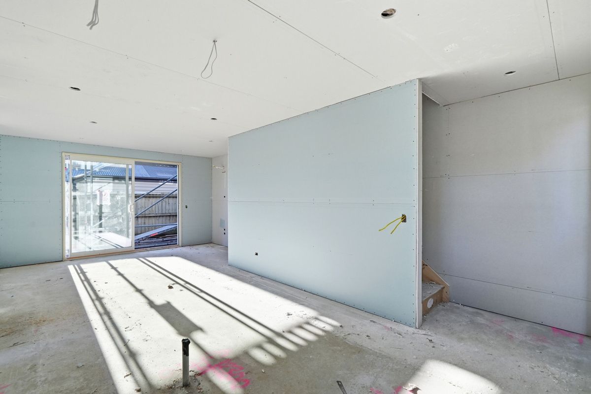 Sun, Space & Garaging. September Completion! - Widok 5