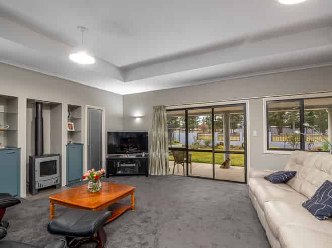 6 Spruce Close, Alexandra