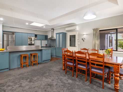 6 Spruce Close, Alexandra