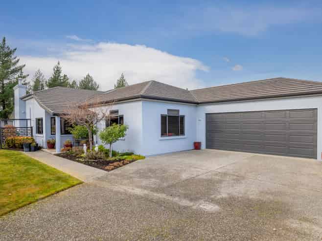 6 Spruce Close, Alexandra