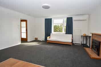 226 High Street North , Carterton