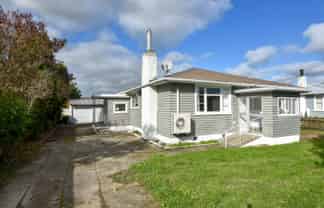 226 High Street North , Carterton