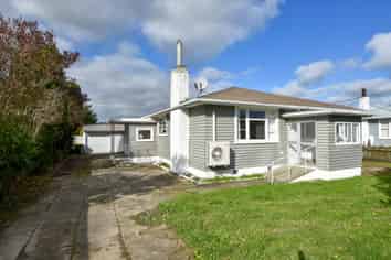 226 High Street North , Carterton