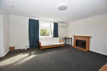 226 High Street North , Carterton