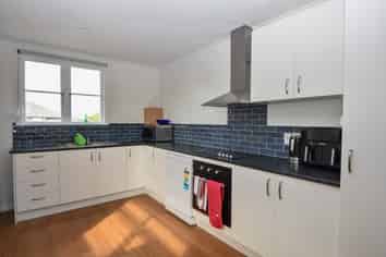 226 High Street North , Carterton