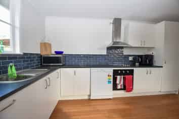226 High Street North , Carterton