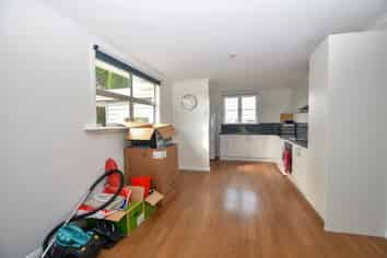 226 High Street North , Carterton