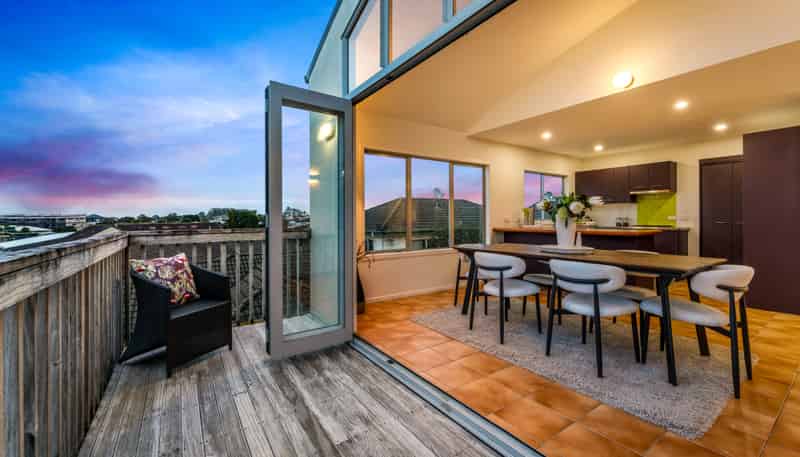 2/10 Windsor Place, Windsor Park