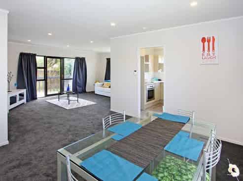 1/6 Hatherly Place, Clendon Park