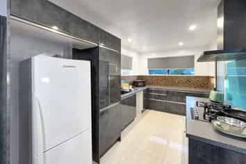 10 Lincoln Road, Springvale