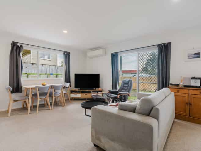 71B Tuhikaramea Road, Dinsdale