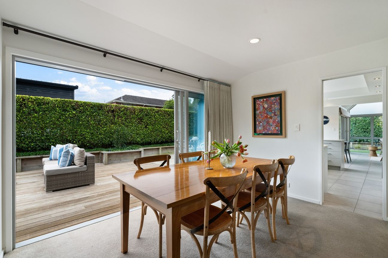 Quiet, private & sunny family living - Altro