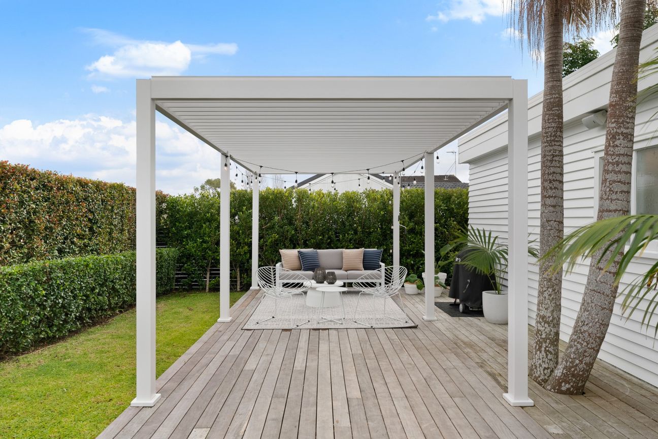Sun-soaked family living on a freehold title - Vista 6