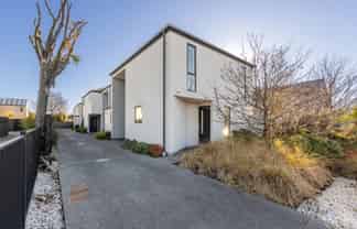 1/21 Hills Road, Edgeware