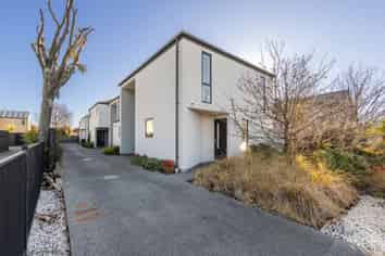 1/21 Hills Road, Edgeware