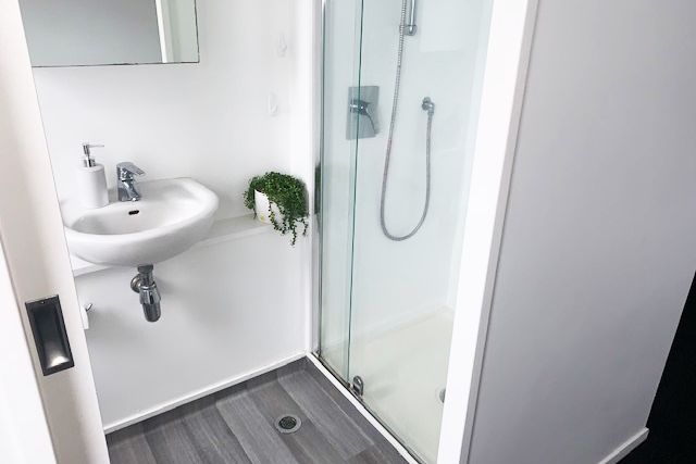 Split-Level City Fringe Living with Ensuites & Tandem Parking - Altro