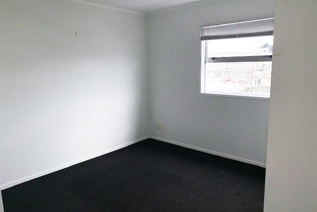 Split-Level City Fringe Living with Ensuites & Tandem Parking - Vista 5