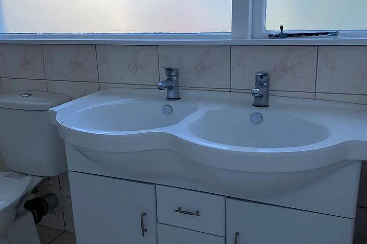Super sunny, space & neat 2-Bedroom Unit - Vista 5
