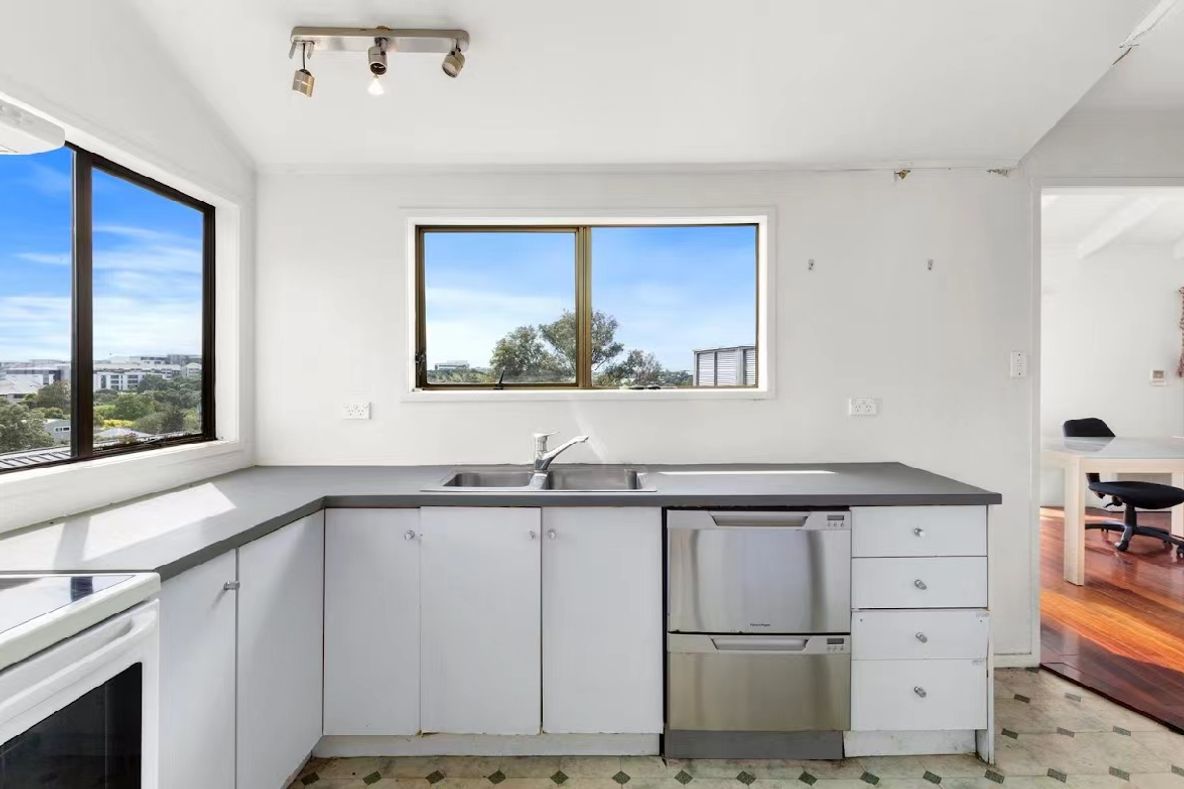 Premium 5-Bedroom, 2-Bathroom Family Home at North - Fler