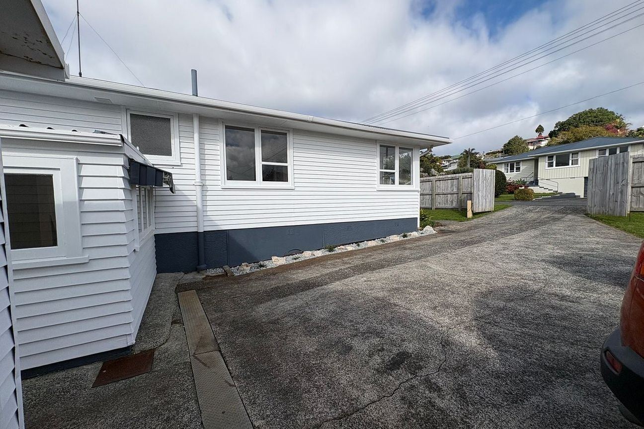 Newly Renovated 4 Bed Home in Te Kamo Central – pohled 4
