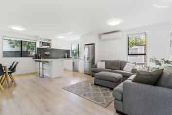 2/63A Colwill Road, Massey