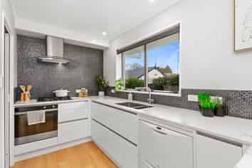 14A Bloomfield Terrace, Hutt Central