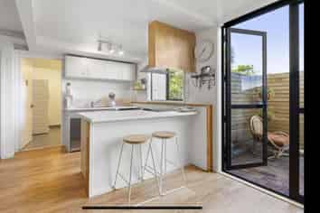 Flat/420 Hillsborough Road, Mount Roskill