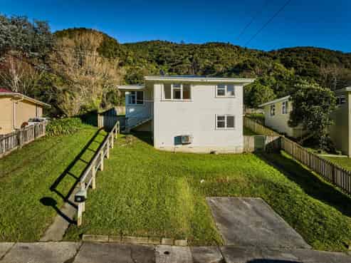 13 Willcox Grove, Naenae