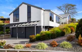 11 Caledonia Place, Highlands Park
