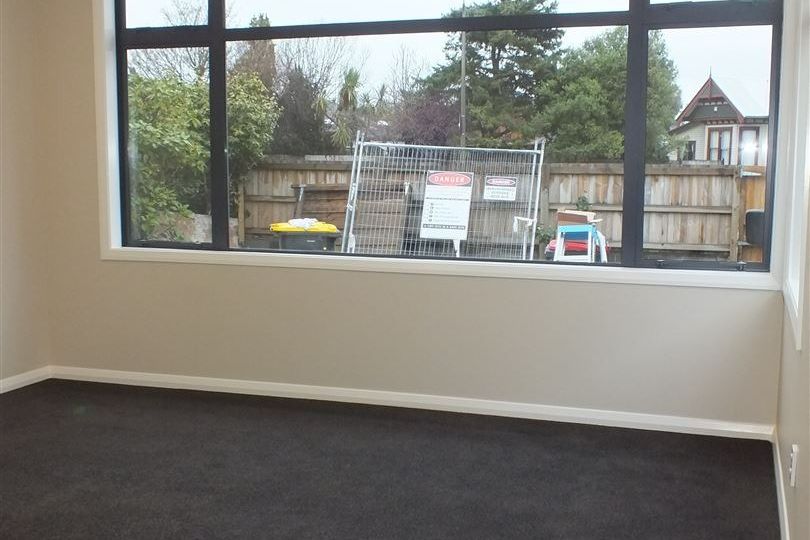 Spacious Home with Office & Double Garage - Meer