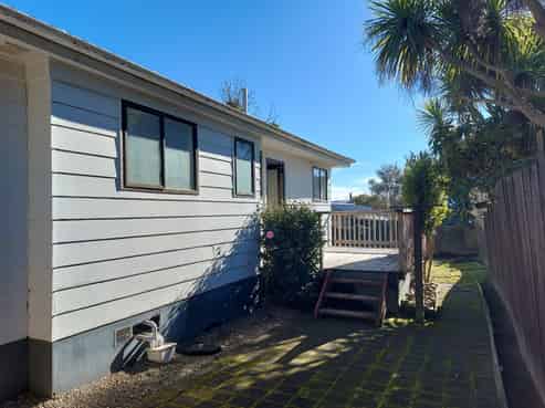 15 Holland Grove, Richmond Heights